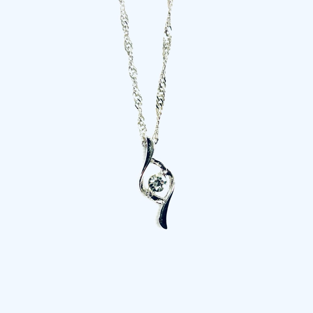 Stylish Silver Twist Pendant Necklace